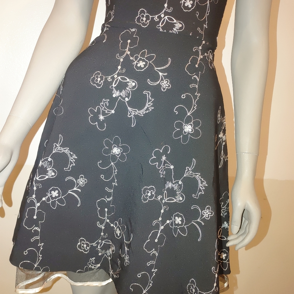 STEPPIN OUT FLORAL VINTAGE DRESS - Picture 10 of 15